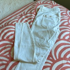 AMO ivory skinny distressed jeans with slit at ankles; size 25